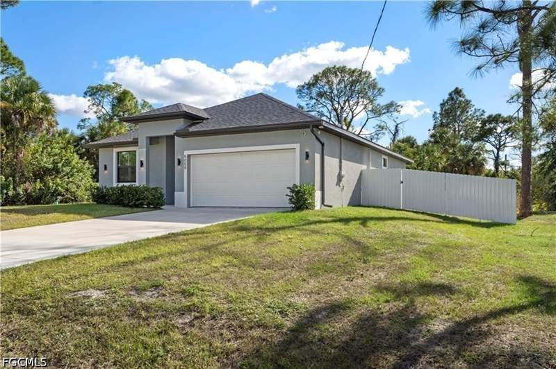 3 bedroom SingleFamilyResidence at 5008 Myrtlewood Rd, Port Labelle, Labelle — photo 3