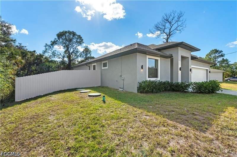3 bedroom SingleFamilyResidence at 5008 Myrtlewood Rd, Port Labelle, Labelle — photo 4