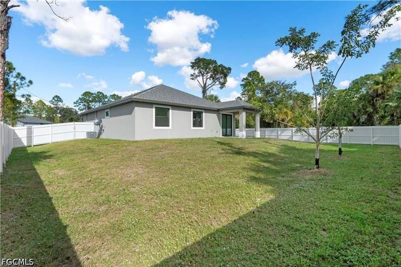 3 bedroom SingleFamilyResidence at 5008 Myrtlewood Rd, Port Labelle, Labelle — photo 5