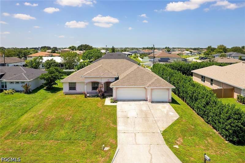 3 bedroom SingleFamilyResidence at 1920 NE 20th Pl, Cape Coral, Cape Coral — photo 2