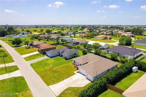 1920 NE 20th Pl, Cape Coral FL - photo 6 of 43