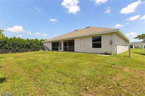 1920 NE 20th Pl, Cape Coral FL - photo 9 of 43