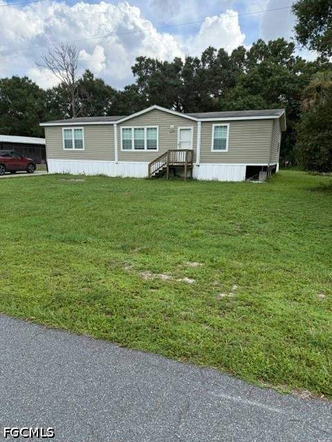 3 bedroom ManufacturedHome at 2495 Zoysia Ln, Spring Woods M/H Subd, North Fort Myers — photo 2