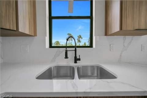 1070 Fayette Ave, Lehigh Acres FL - photo 10 of 37