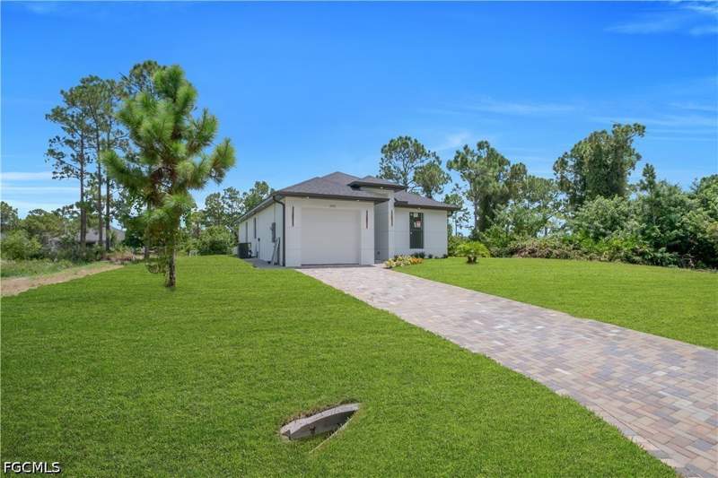 3 bedroom SingleFamilyResidence at 1070 Fayette Ave, Lehigh Acres, Lehigh Acres — photo 2