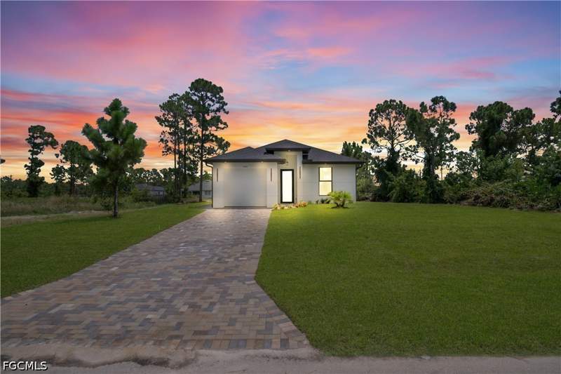 3 bedroom SingleFamilyResidence at 1070 Fayette Ave, Lehigh Acres, Lehigh Acres — photo 3