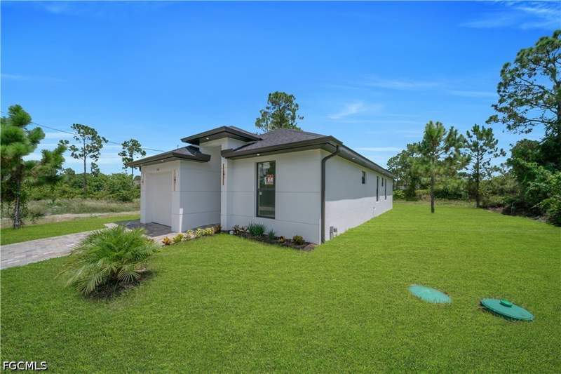3 bedroom SingleFamilyResidence at 1070 Fayette Ave, Lehigh Acres, Lehigh Acres — photo 4