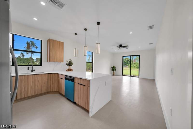3 bedroom SingleFamilyResidence at 1070 Fayette Ave, Lehigh Acres, Lehigh Acres — photo 5
