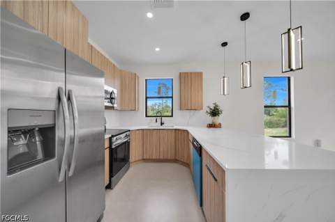 1070 Fayette Ave, Lehigh Acres FL - photo 6 of 37
