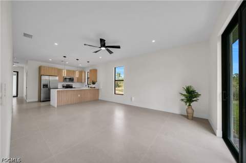 1070 Fayette Ave, Lehigh Acres FL - photo 9 of 37
