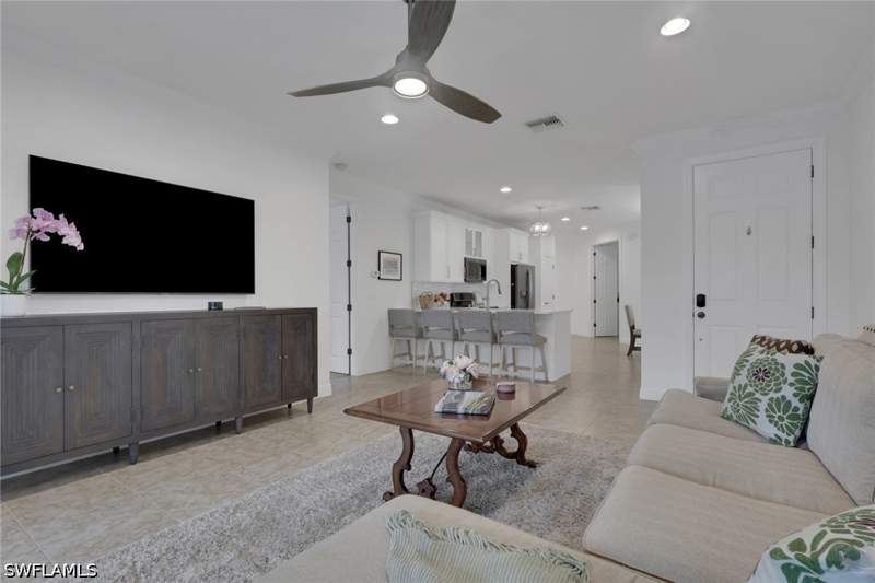 2 bedroom Attached at 13466 Kent St, Manchester Square, Naples — photo 4