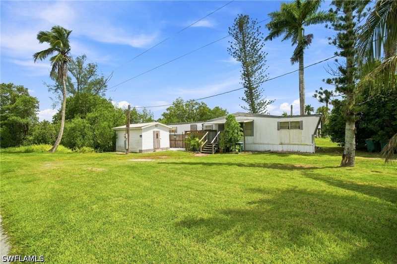 bedroom ManufacturedHome at 105 Cardinal Ct, Plantation Island, Other — photo 1