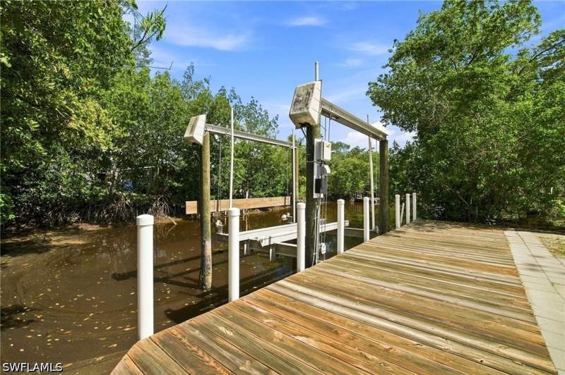 bedroom ManufacturedHome at 105 Cardinal Ct, Plantation Island, Other — photo 2