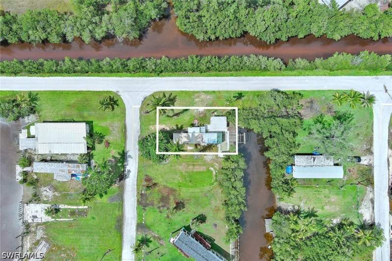 bedroom ManufacturedHome at 105 Cardinal Ct, Plantation Island, Other — photo 4