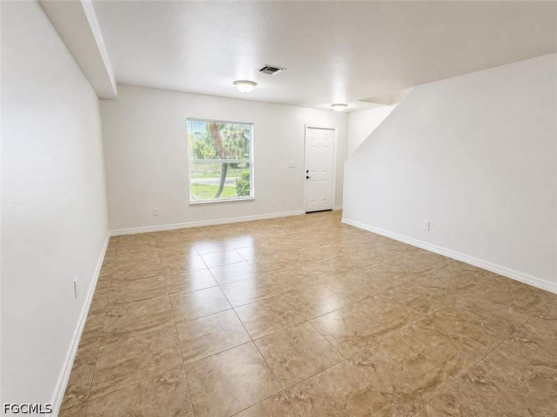 4 bedroom SingleFamilyResidence at 918 Marilyn Ave S, Lehigh Acres, Lehigh Acres — photo 3