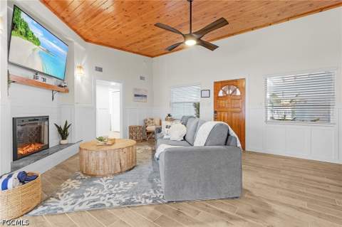 467 Madison Ct, Fort Myers Beach FL - photo 14 of 35