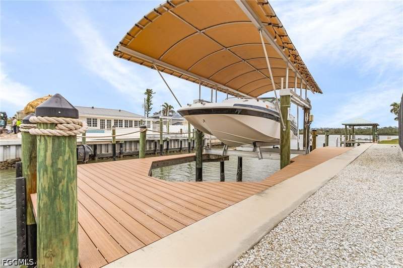 2 bedroom SingleFamilyResidence at 467 Madison Ct, Shell Mound Park, Fort Myers Beach — photo 2