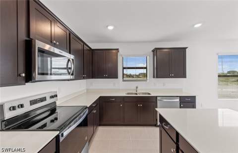 624 Oasis Lake Pl, Lehigh Acres FL - photo 11 of 29