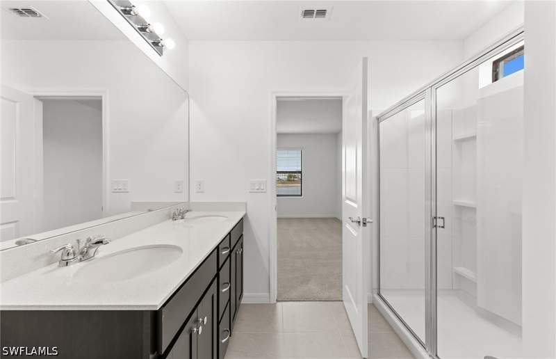 4 bedroom SingleFamilyResidence at 624 Oasis Lake Pl, Whispering Lakes, Lehigh Acres — photo 5