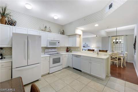325 Dover Pl 103, Naples FL - photo 11 of 36