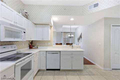 325 Dover Pl 103, Naples FL - photo 14 of 36