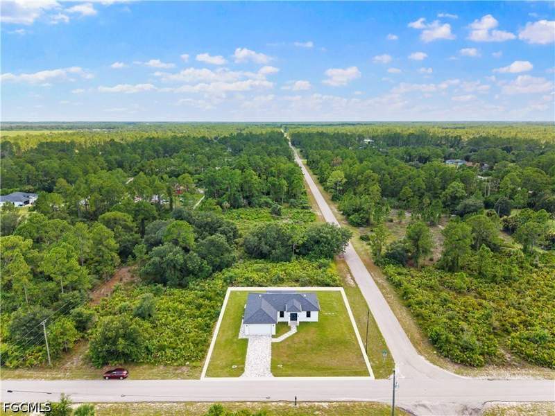3 bedroom SingleFamilyResidence at 4100 E 14th St, Lehigh Acres, Lehigh Acres — photo 2