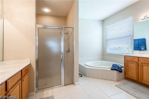 3911 Aurora Ct, Naples FL - photo 21 of 37