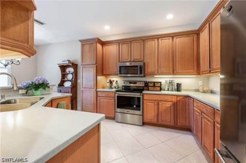 3911 Aurora Ct, Naples FL - photo 6 of 37