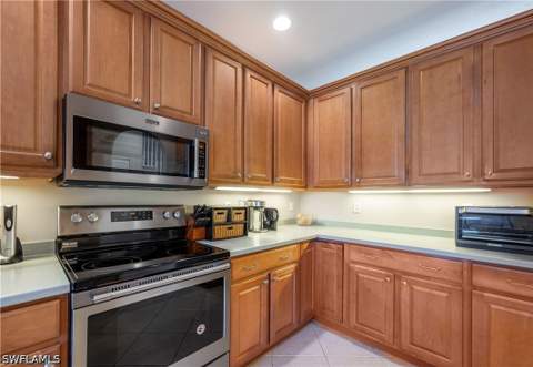 3911 Aurora Ct, Naples FL - photo 7 of 37