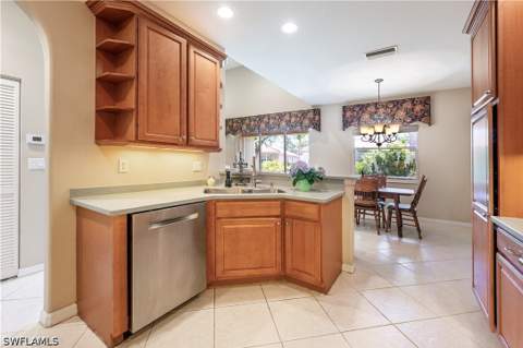 3911 Aurora Ct, Naples FL - photo 8 of 37