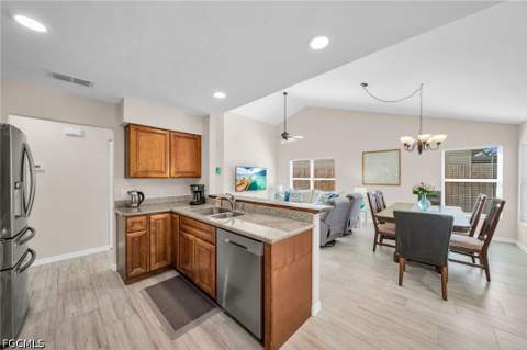 15069 Cloverdale Dr, Fort Myers FL - photo 8 of 41