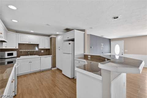 2623 NE 22nd Ave, Cape Coral FL - photo 11 of 31