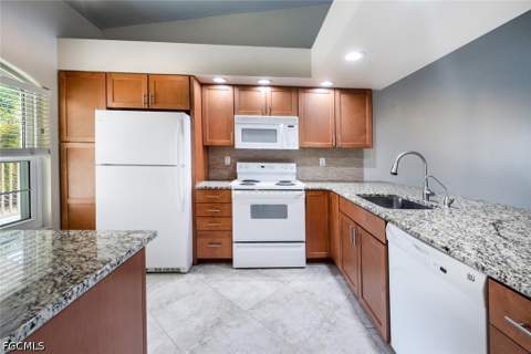 242 Newport Dr 509, Naples FL - photo 6 of 37