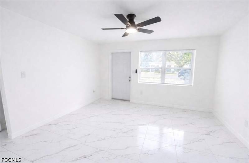 2 bedroom SingleFamilyResidence at 2655 Market St, Fort Myers, Fort Myers — photo 2