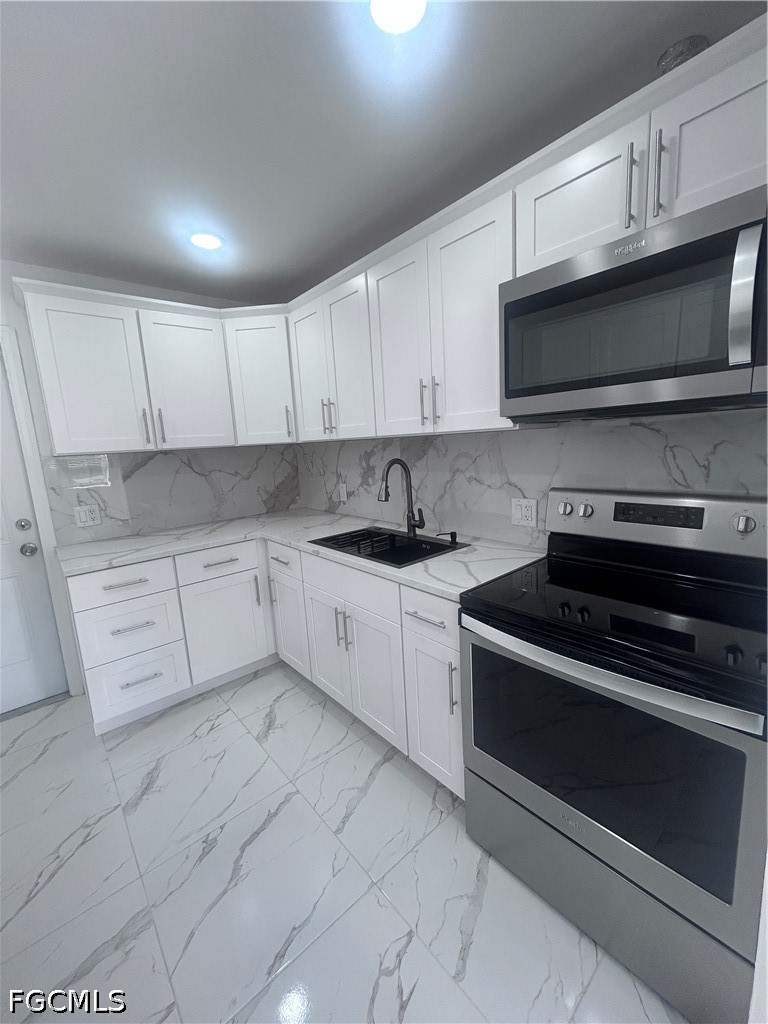 2 bedroom SingleFamilyResidence at 2655 Market St, Fort Myers, Fort Myers — photo 4