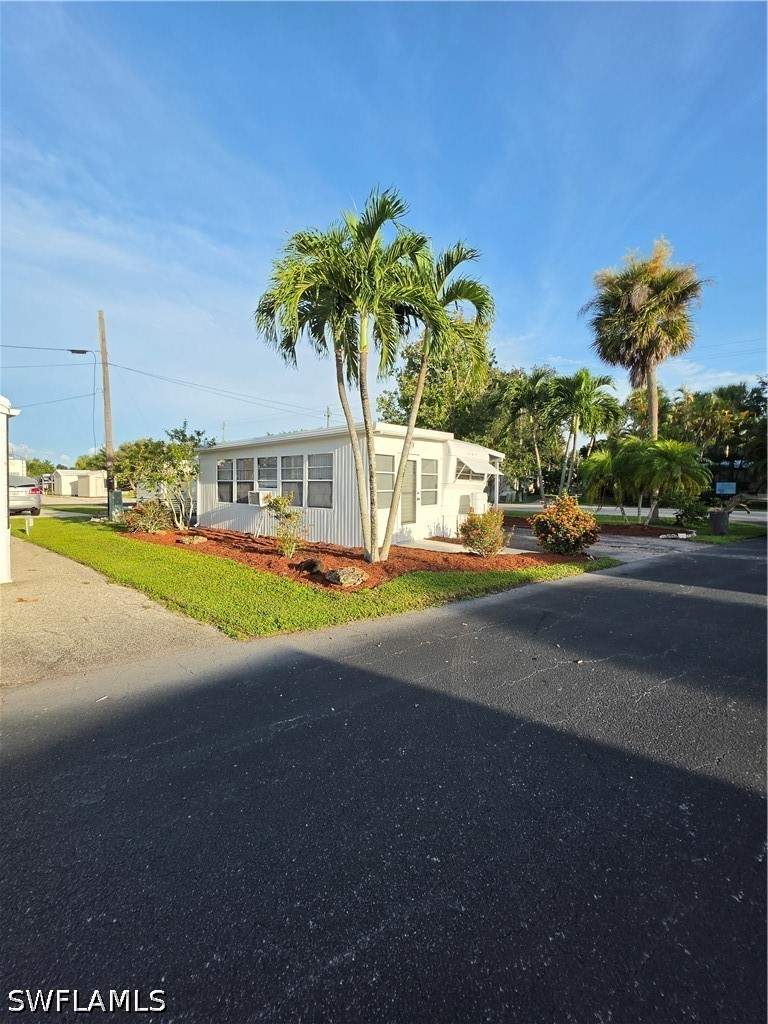 2 bedroom ManufacturedHome at 50 Temple Ln, Holiday Manor, Naples — photo 2