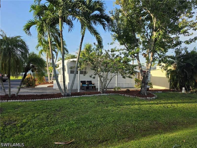 2 bedroom ManufacturedHome at 50 Temple Ln, Holiday Manor, Naples — photo 4