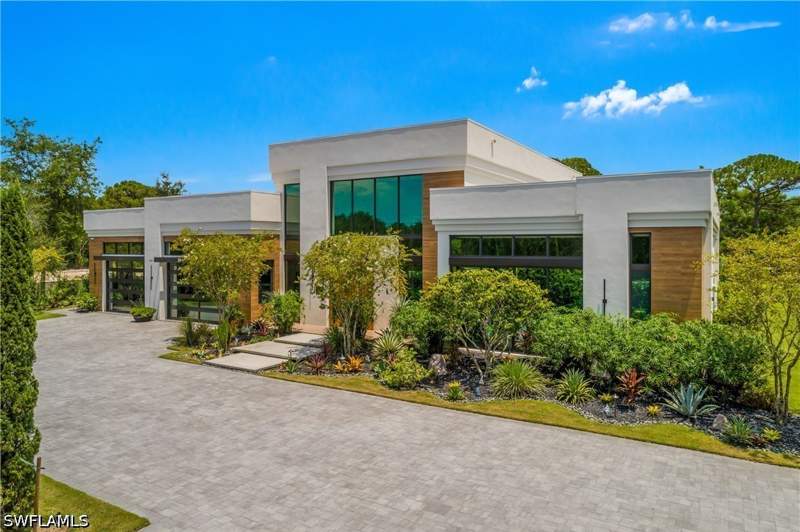 5 bedroom SingleFamilyResidence at 6616 Trail Blvd, Pine Ridge, Naples — photo 3