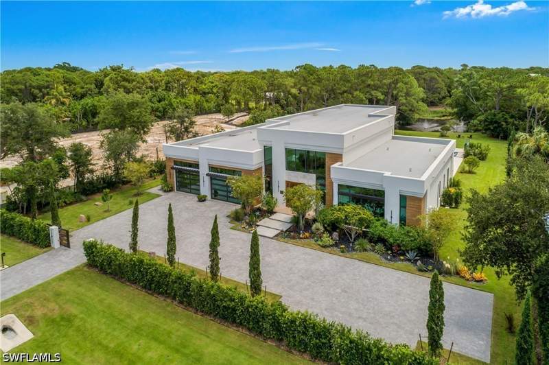 5 bedroom SingleFamilyResidence at 6616 Trail Blvd, Pine Ridge, Naples — photo 4