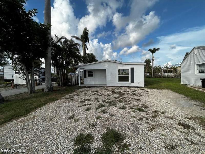 2 bedroom SingleFamilyResidence at 16945 Windcrest Dr, Cottage Point Unrec, Fort Myers — photo 3
