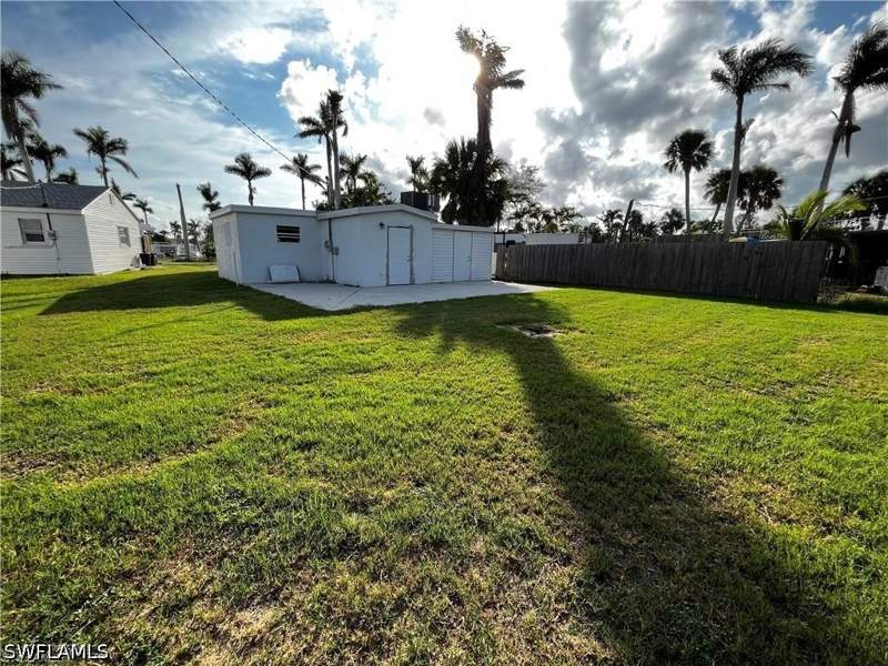 2 bedroom SingleFamilyResidence at 16945 Windcrest Dr, Cottage Point Unrec, Fort Myers — photo 5