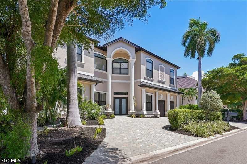 3 bedroom SingleFamilyResidence at 15701 Chatfield Dr, St. Charles Harbour, Fort Myers — photo 1
