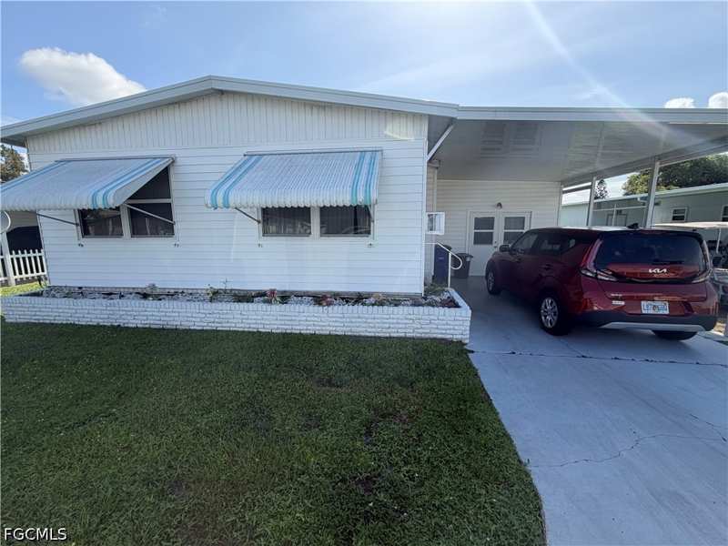 2 bedroom ManufacturedHome at 653 Future Dr, Lazy Days Mobile Village, North Fort Myers — photo 1