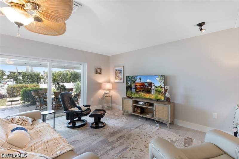 2 bedroom SingleFamilyResidence at 105 Jamaica Dr, Isles Of Capri, Naples — photo 4