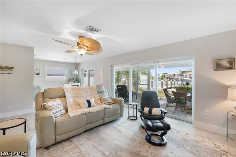 2 bedroom SingleFamilyResidence at 105 Jamaica Dr, Isles Of Capri, Naples — photo 5