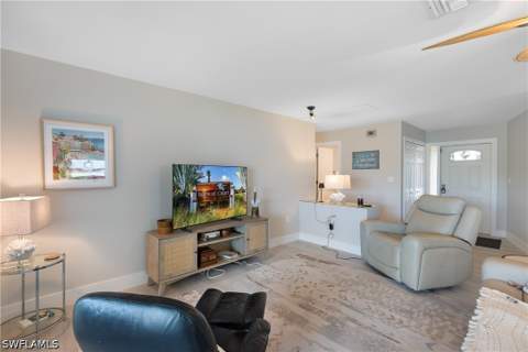 105 Jamaica Dr, Naples FL - photo 6 of 33