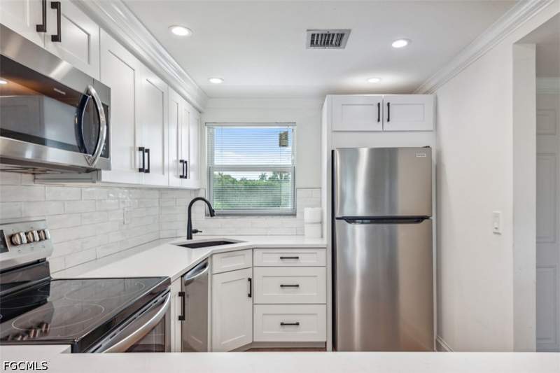 2 bedroom Condominium at 37 High Point Cir E 208, High Point Country Club, Naples — photo 3