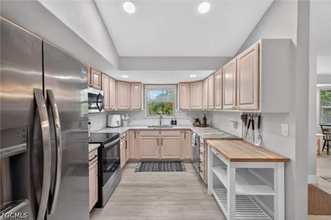 9076 Mockingbird Dr, Sanibel FL - photo 13 of 50