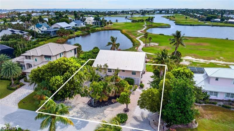3 bedroom SingleFamilyResidence at 9076 Mockingbird Dr, The Dunes Sanibel Island, Sanibel — photo 2