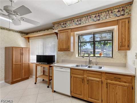 5853 Wyldewood Lakes Ct, Fort Myers FL - photo 14 of 33